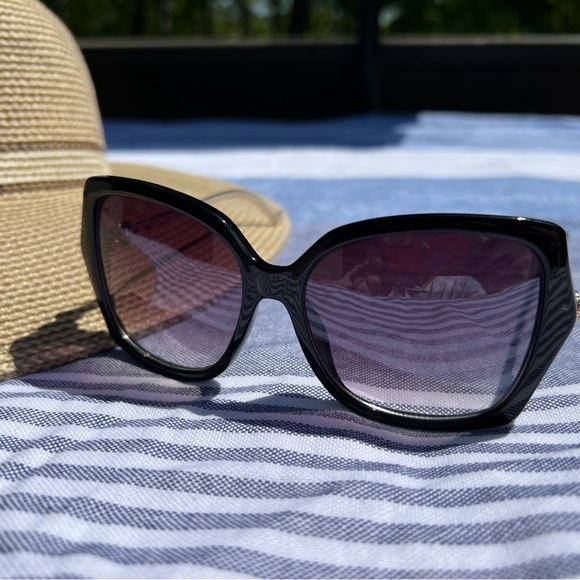 Allure Genesis Sunglasses, Oversized Black & Gold - Picture 3 of 9